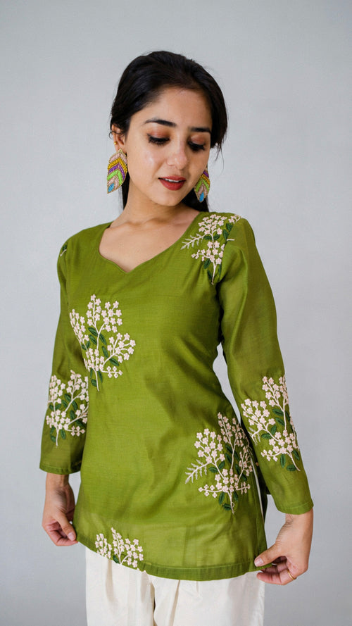 Elegant Chanderi Silk Thread-Work Kurti